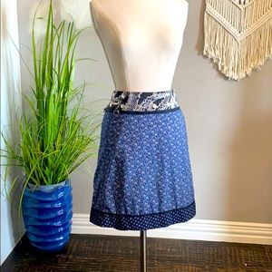 Reversible one-size-fits-most skirt